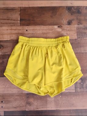 Lululemon Soleil HR Hotty Hot Shorts Size 6